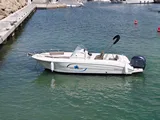Bateaux avec permis / Q670 Atlas (7-10p)