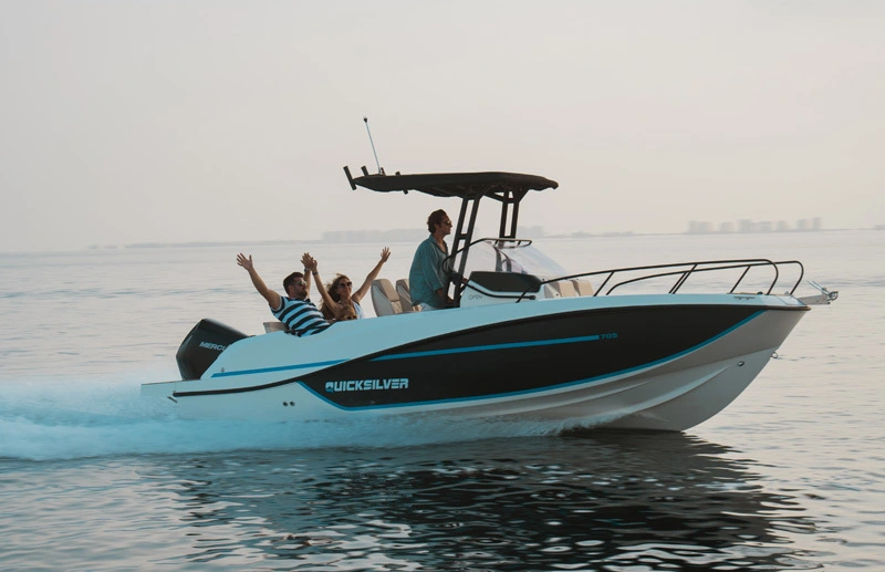 Bateaux avec permis / F705 Open (8p)