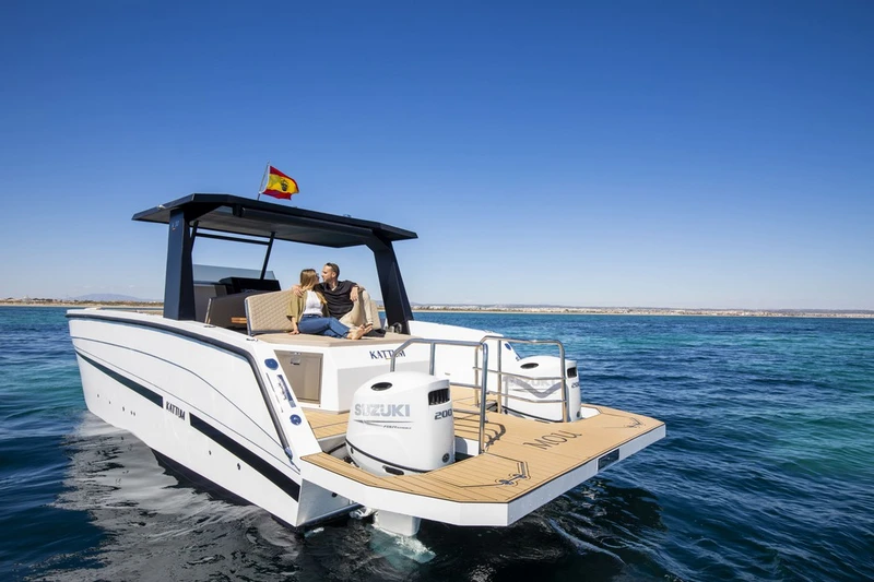Bateaux avec skipper / SK30 Smile-K30 (12p)